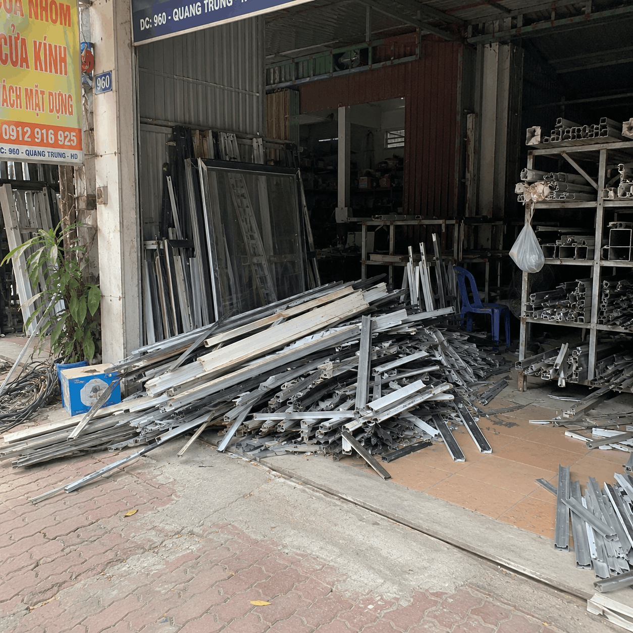 Thu Mua Nhôm Kính, Cửa Sắt Cũ Tại Ngọc Hà Giá Cao – Khảo Sát Tận Nơi, Tháo Dỡ An Toàn