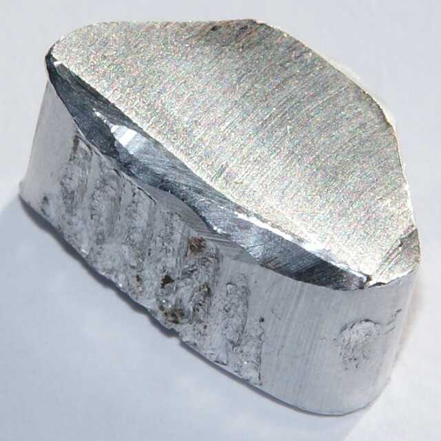 Nhôm là kim loại phổ biến số 1 trong vỏ Trái Đất
